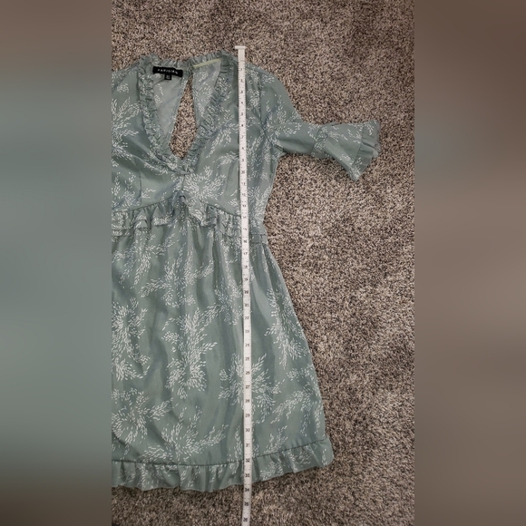 Parisian| Floral Plunging Neckline Midi Dress with Bell Sleeves - Picture 4 of 7